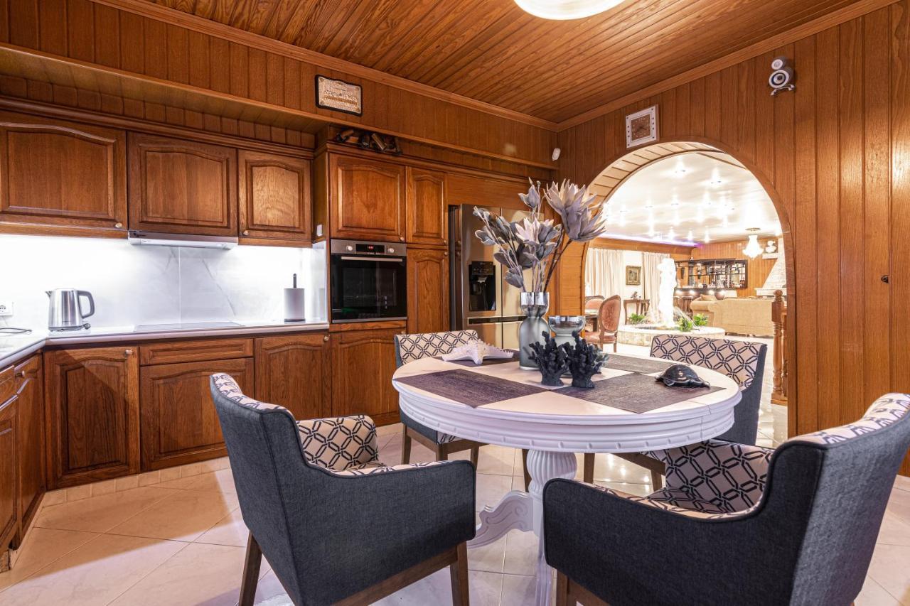 Galadriel Villa With Private Pool & Jacuzzi Kato Yerakarion Exterior foto