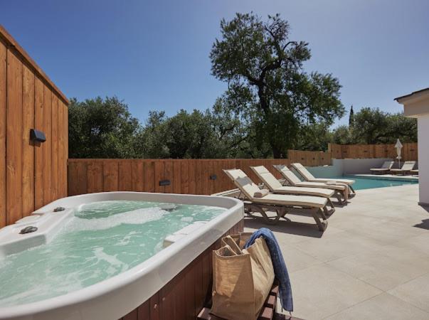 Galadriel Villa With Private Pool & Jacuzzi Kato Yerakarion Exterior foto
