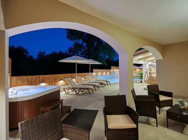 Galadriel Villa With Private Pool & Jacuzzi Kato Yerakarion Exterior foto