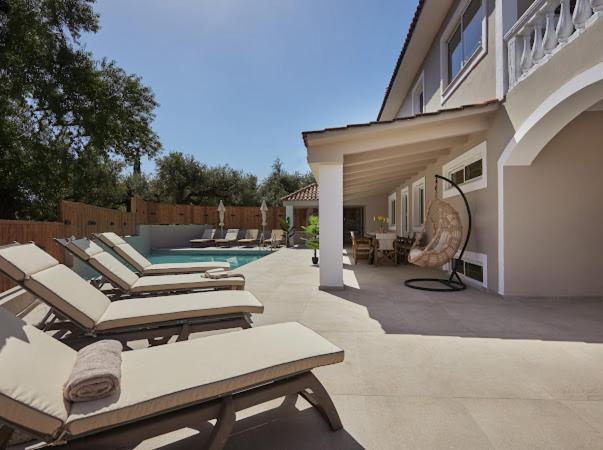 Galadriel Villa With Private Pool & Jacuzzi Kato Yerakarion Exterior foto